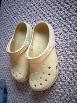 Big Kids Crocs size 3 (Girls & Boys)