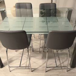 Modern Glass Dining Table Set – City Furniture – Great Condition 