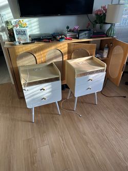 Set of 2 Modern Nightstands with Drawers
