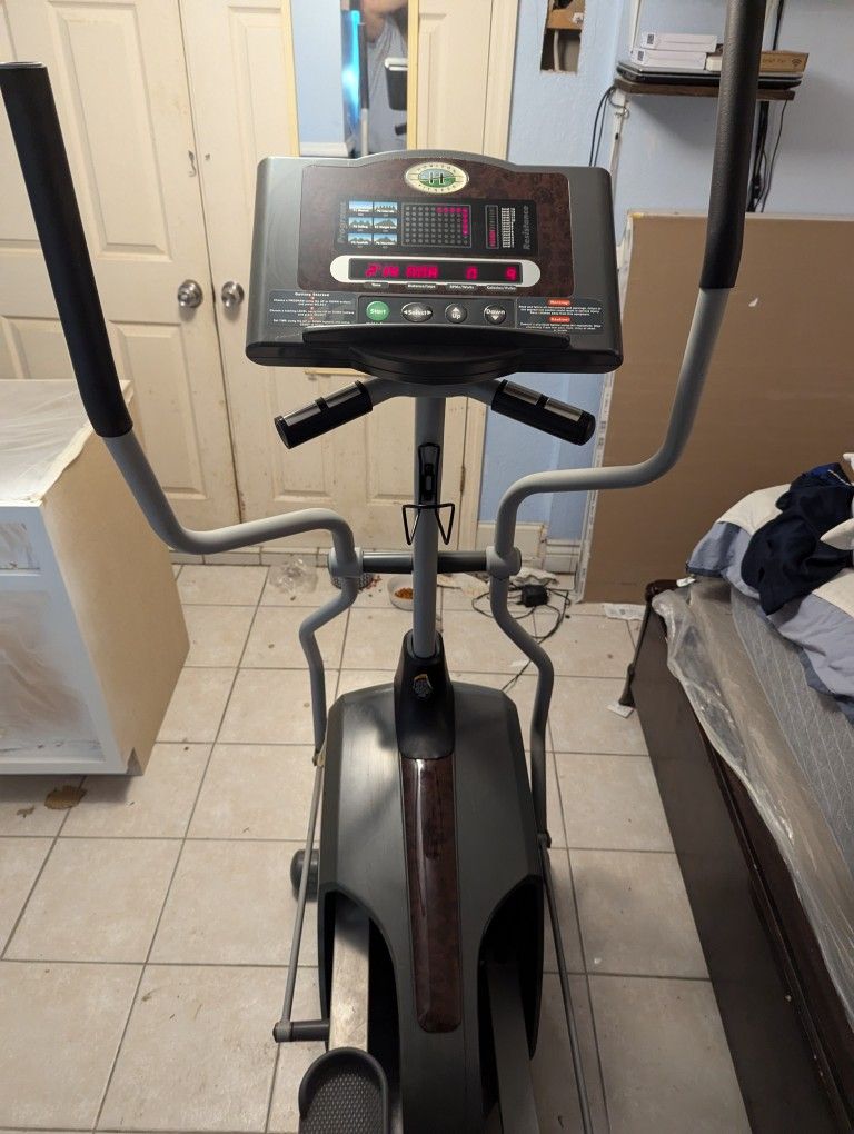 Elliptical Machine: Durable Gym Quality