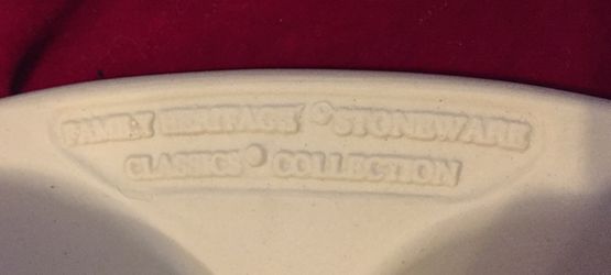 Pampered Chef Stoneware Muffin Pan / 12 Count / Heritage Classics Collection
