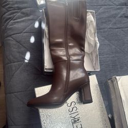 Brand New 7.5 Women’s Wetkiss Boots Only 1 