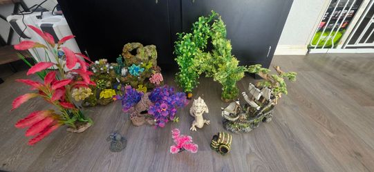 Large Aquarium Decoration Bundle – Plants, Shipwreck, Coral, Caves & More