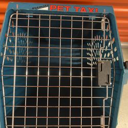 Pet Taxi. Carrier. Medium Size. Turquoise Blue. Clean. Sturdy.