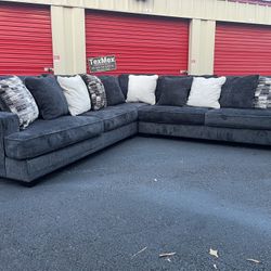Ashley Furniture Levarnett 3Pcs Sectional 