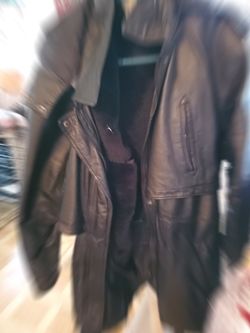50 00 A STEAL!! WOMANS LEATHER COAT SIZE XL..REMOVABLE/ZIPPER HOOD AND INSIDE WARM INSERT..EXCELLENT CONDITION.