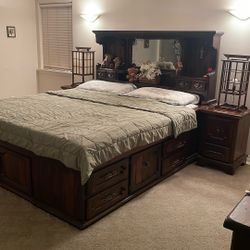 King Size Vintage Water Bed Bedroom Set