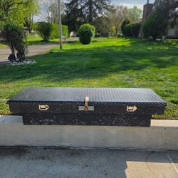 Pick up truck toolbox