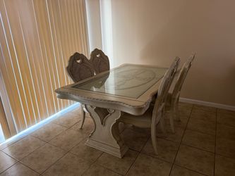Luxury dinner table
