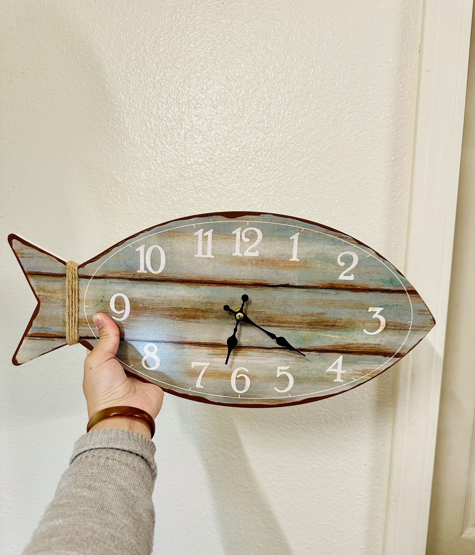 Wood Wall Clock Silent Non Ticking Fish Theme New condition 