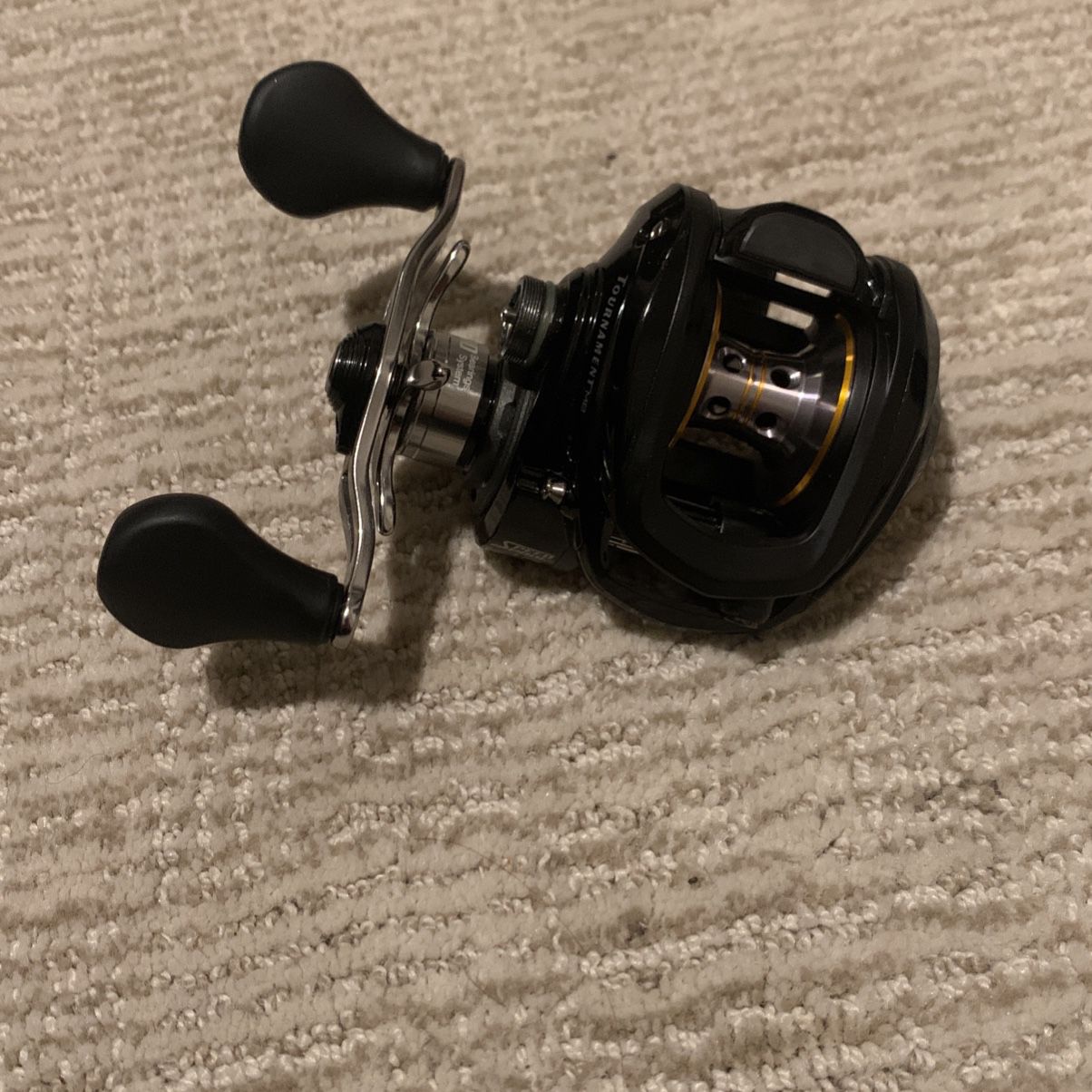 Lew's fishing Tournament MB bait cast Reel (selling for Parts) for