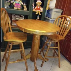 DINING TABLE  BISTRO SET. PINE WOOD.   LARGE  3 FT DIAMETER WIDE. 40 FT HEIGHT 
