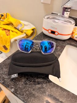 Oakley Lateralis Sunglasses with Case and Bag