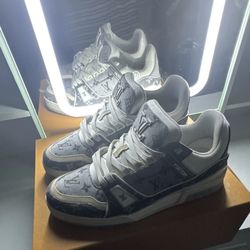Louis Vuitton Gray White Monogram Low Top Sneakers MS0284 Athletic Shoes