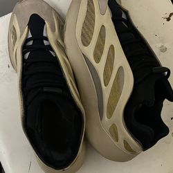 Yeezy 700 tan color