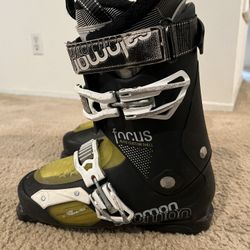 Salomon 28.5 Ski Boots