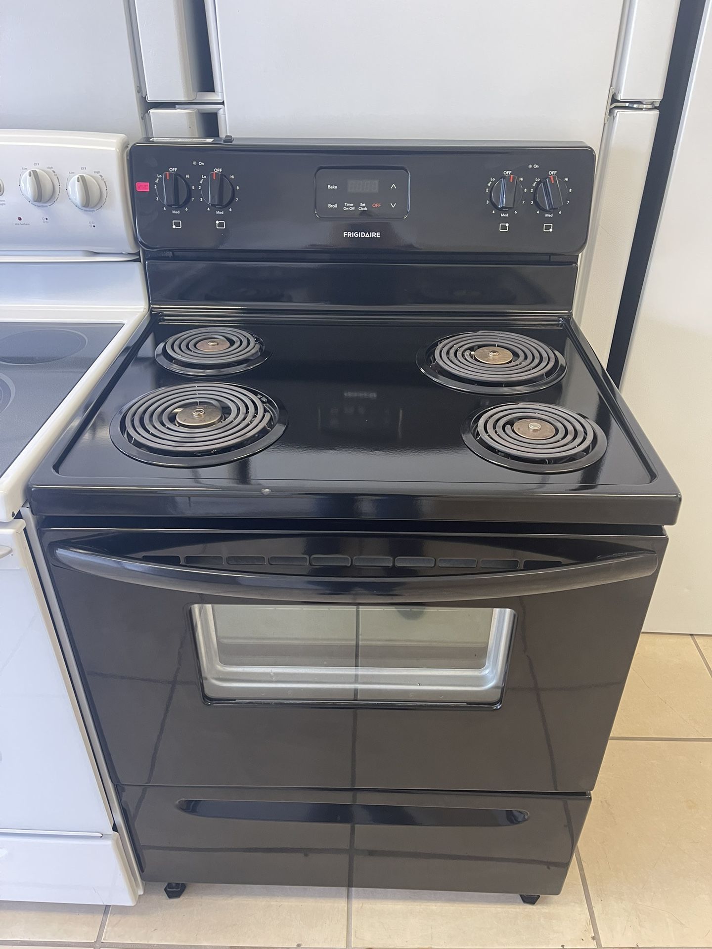 FRIGIDAIRE COIL STOVE BLACK