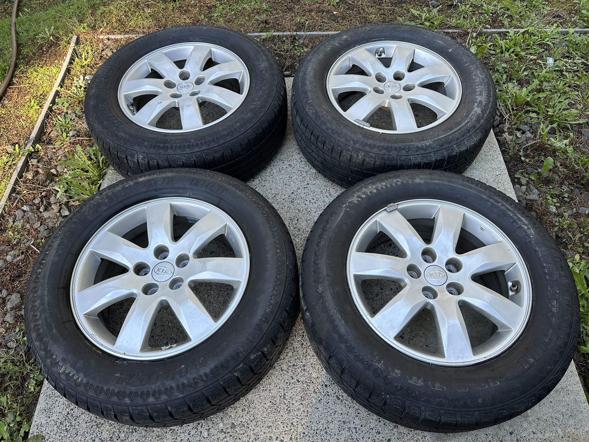 Rims And Tires 17” Kia Sorento $380 Obo
