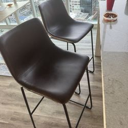 Bar Stools leather seats in perfect condition