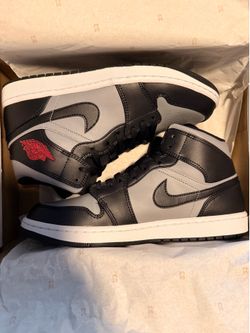 Jordan 1 Mid men size 9.5