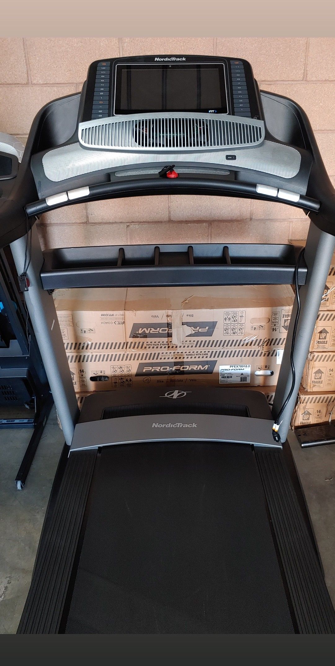 FREE DELIVERY 💥 NordicTrack Commercial 2450 Treadmill Treadmills ✅ WARRANTY / Retail $2400 !! 🚫