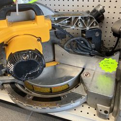 DEWALT COMPOUND METER SAW 