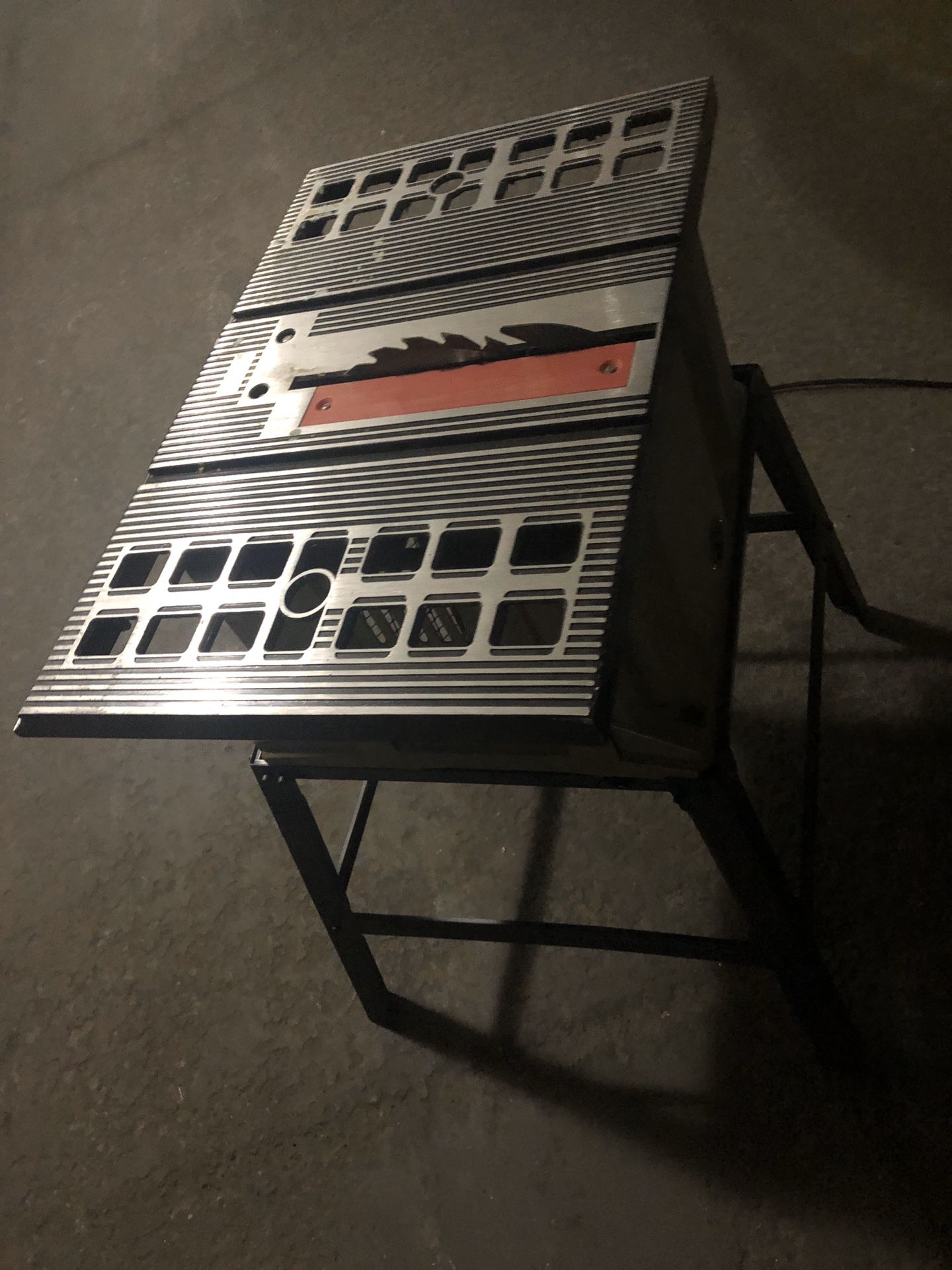 ShopSeries RK7240.1 13Amp 10" Table Saw with Stand for Sale in Chaska
