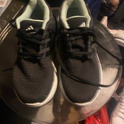Women’s Adidas Size 7