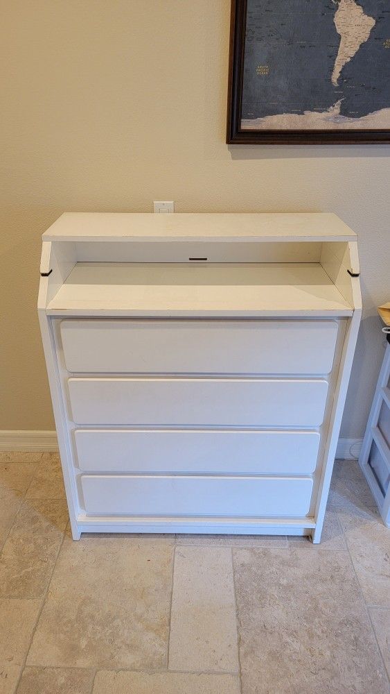 Baby or Child Dresser w/ Diaper Changing Table