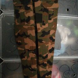 H&M Divided camo cargo pants with pockets