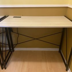 DESKS WITH PLUGIN