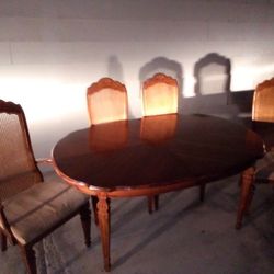 ANTIQUE Bernhardt Cherrywood Table And 4 Cane Back Chairs 
