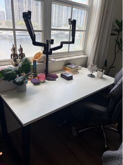 Beautiful Table/Workspace for Sale! IDEALLY MUST GO TODAY