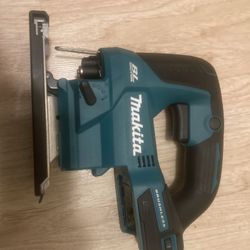 NEW Makita 18V LXT Cordless Jig Saw XVJ04
