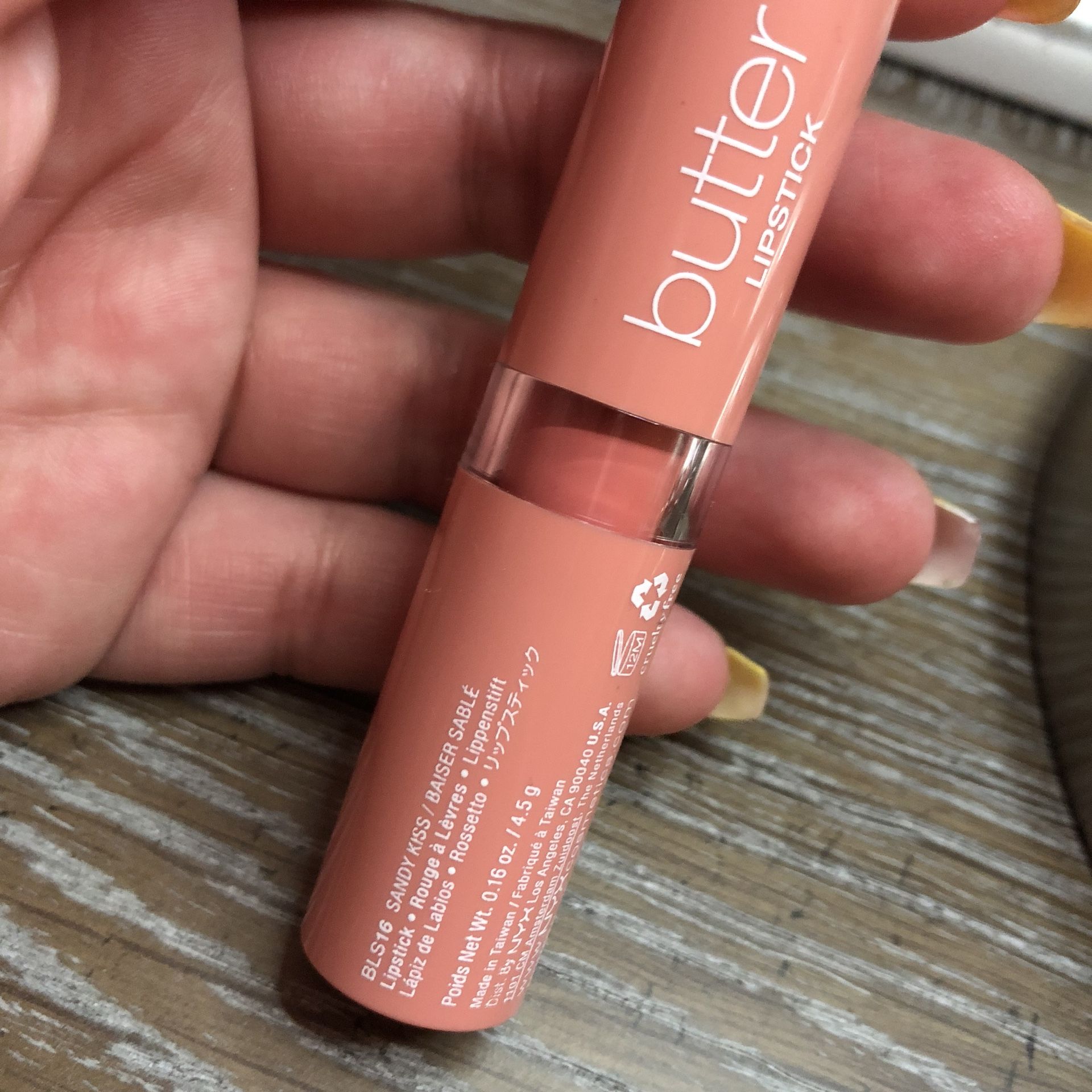 NYX Butter Lipstick (Sandy Kiss)