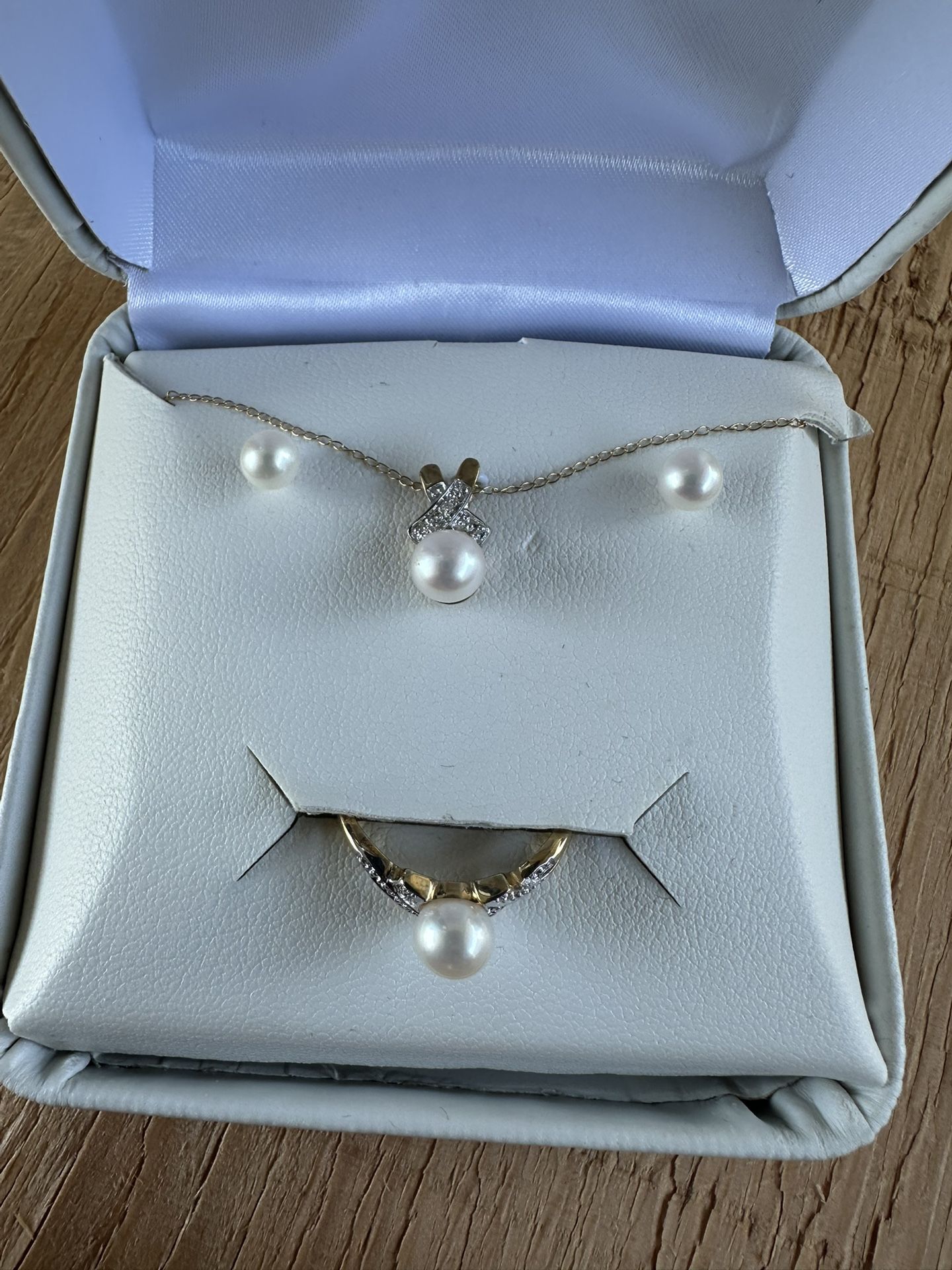 10k Full Set Ring,necklace And Pearl Earrings