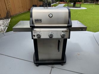 Weber S-315 outdoor propane gas  grill