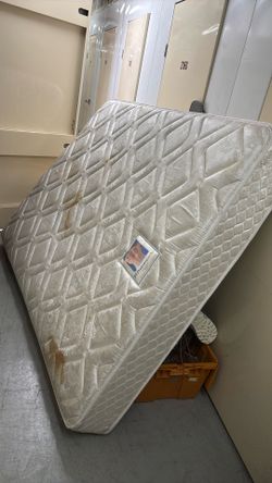 Free!! Queen Posturepedic Mattress