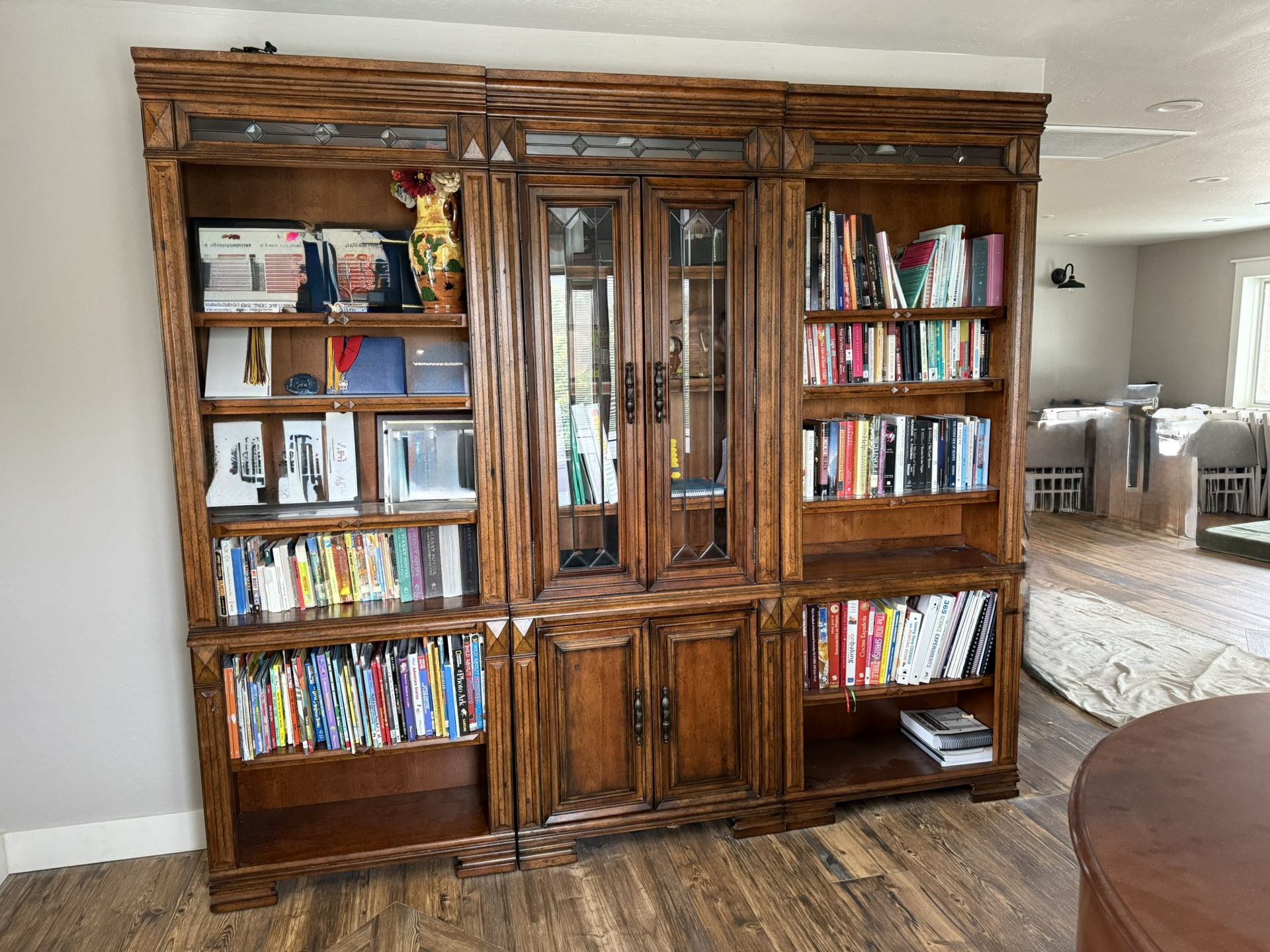 Bookcase/ Library/ China Cabinet