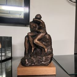 The Kiss Bronze Statue