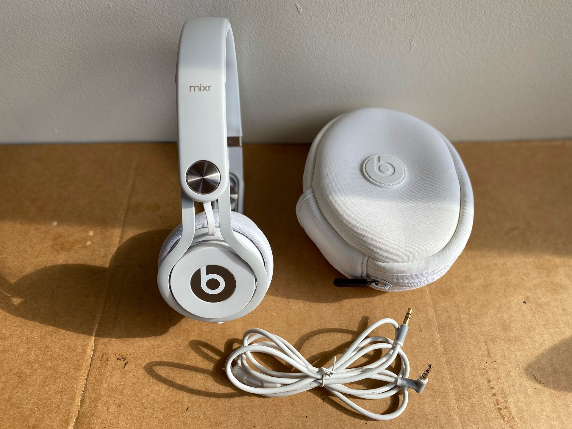 Beats Mixr Headphones ( Wire )