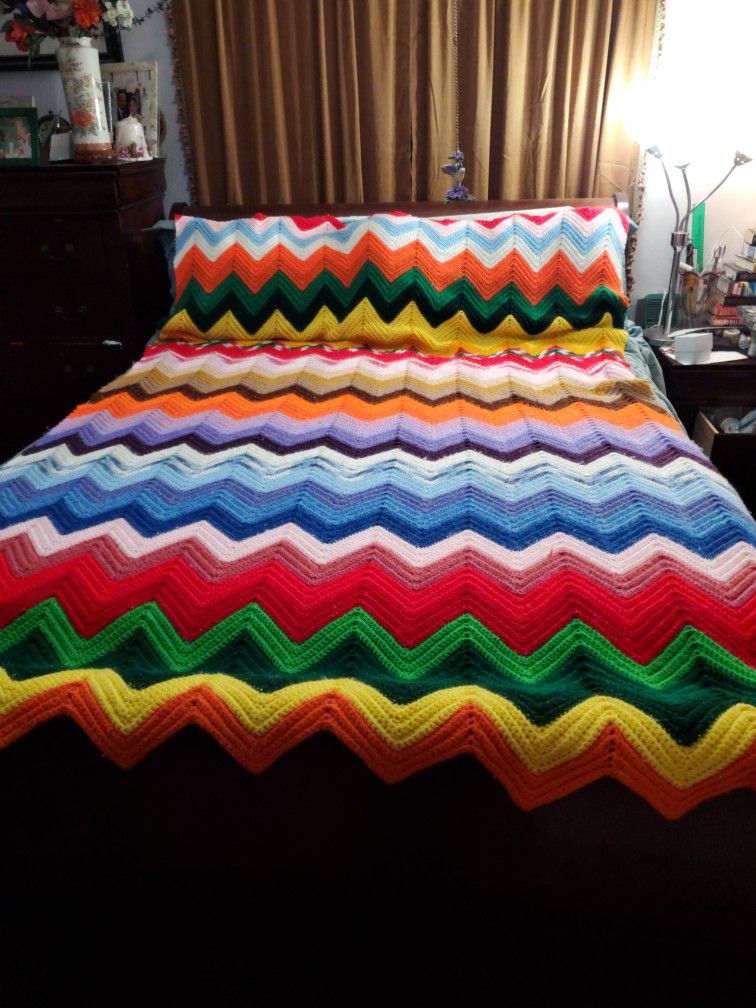 Vintage Lovely Zig-Zag Crochet TwinSize Bedspread