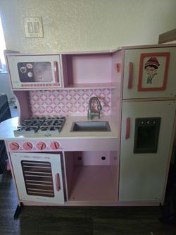 Play kitchen toy