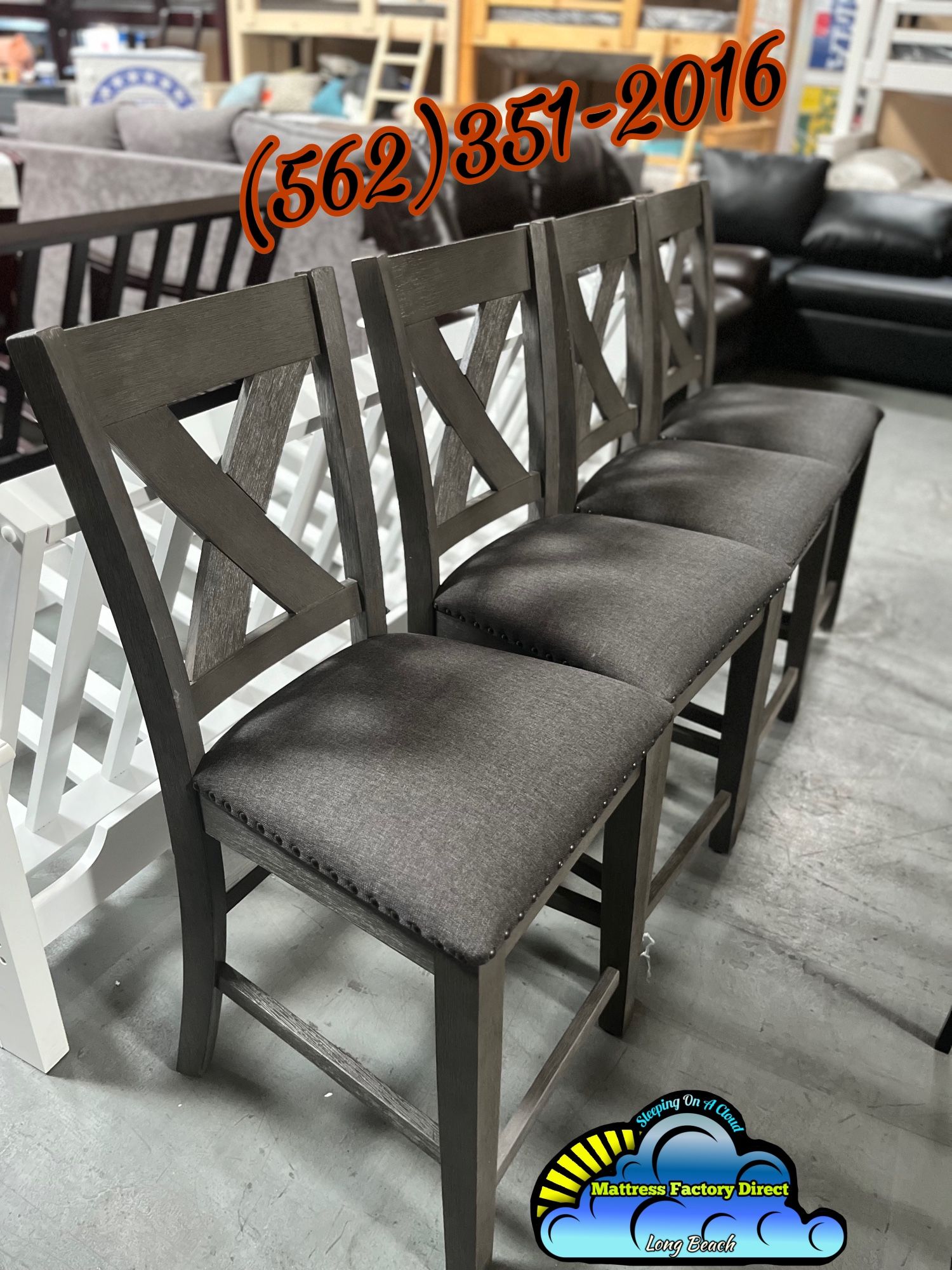 Grey Chairs With X Design Médium Tables Gris