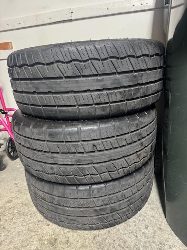 4Tires Only 500 Miles On Them 