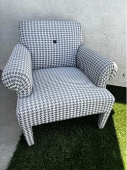 Chic Black and White Houndstooth Accent Chair