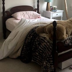Vintage Mahogany Twin Bed