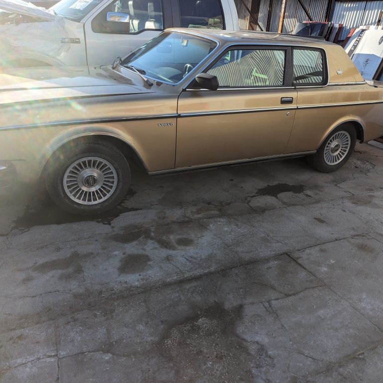 1981 VOLVO 262 COUPE HAS OHIO TITLE RUNS AND DRIVES ENG HAS TOP END KNOCKING