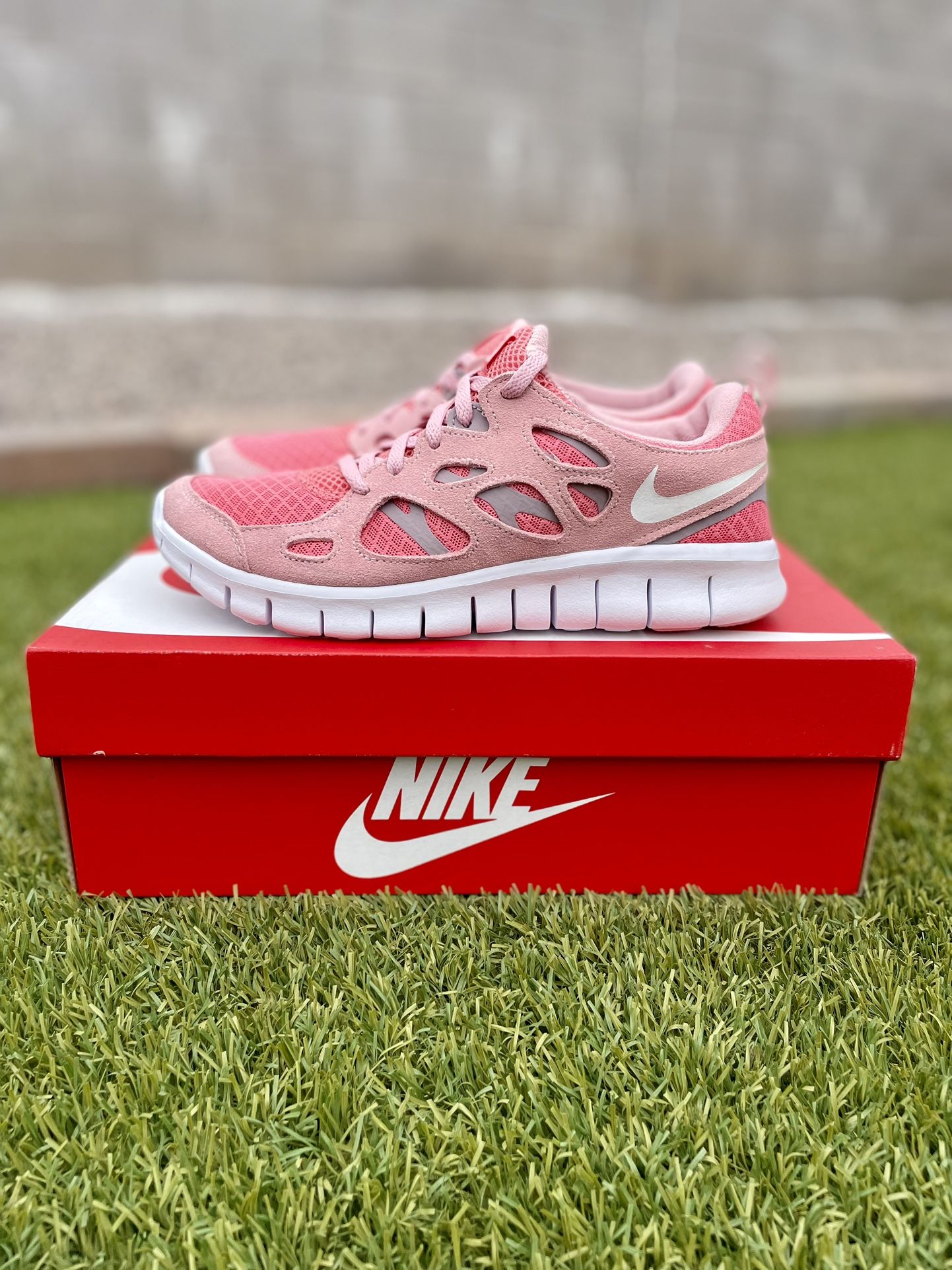Size 7M/8.5W- Nike Free Run 2 (GS) Pink DQ4712-600