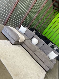 Ashley furniture oversized sofa sectional couch (DELIVERY AVAILABLE)